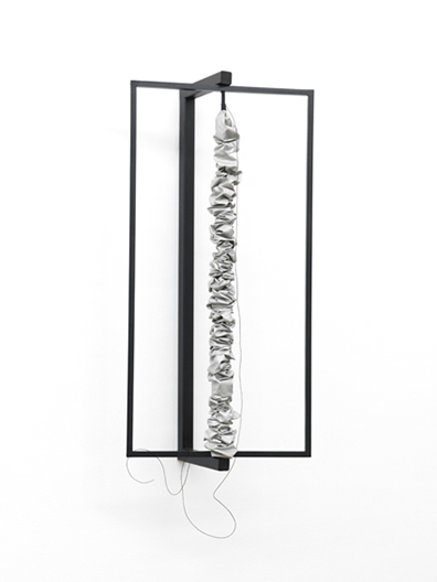 Jenni Tischer: Holz, Baumwollkordel, Leinen (Oyster Grey)
105 x 47 x 24 cm. Jenni Tischer