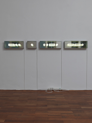 BRIGITTE KOWANZ: 2013, LEDs, Spiegel. 