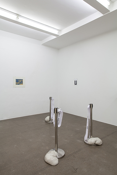 Shimmering, curated                 by Rike Frank: 
v.l.n.r.:
Ernst Caramelle - Courtesy: Galerie Nächst St. Stephan Rosemarie Schwarzwälder	
Gerry Bibby - Courtesy: der Künstler & Silberkuppe, Berlin
Jirí Kovanda - Courtesy: Krobath Wien | Berlin. 
