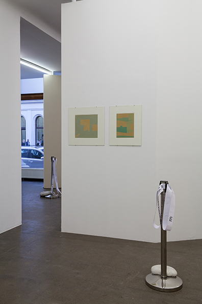 Shimmering, curated                 by Rike Frank: 
v.l.n.r.:
Ernst Caramelle - Courtesy: Galerie Nächst St. Stephan Rosemarie Schwarzwälder	
Gerry Bibby - Courtesy: der Künstler & Silberkuppe, Berlin. 