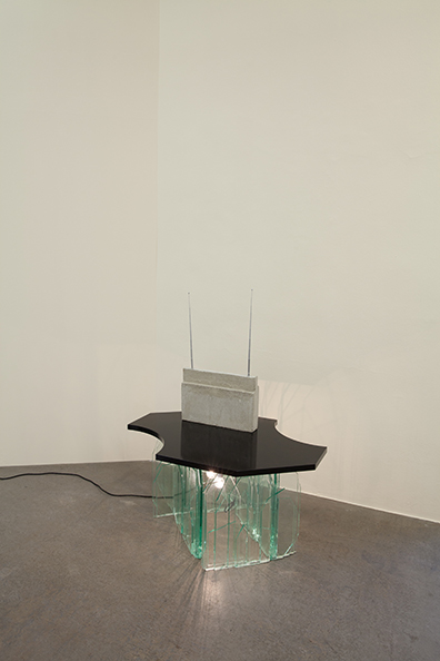 Shimmering, curated                 by Rike Frank: 
Julian Göthe - Courtesy: Galerie Bucholz, Berlin/Köln
Isa Genzken - Courtesy: Galerie Bucholz, Berlin/Köln	. 