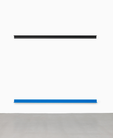 Gerold Miller: Zwei Aluminiumleisten lackiert
10 x 10 x 300 cm
Unikat. Jens Ziehe