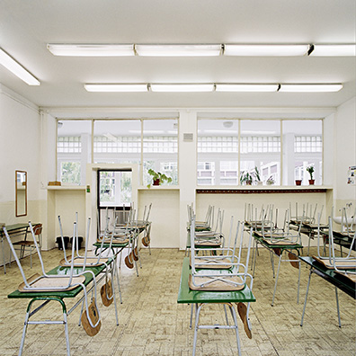 Hertha Hurnaus: 2011 (Tourismus Fachhochschule, Bratislava/SK, Arch. V. Dedeček)
Pigmentprint auf FineArt Papier, kaschiert auf Alu-Dibond, gerahmt
60 x 60 cm
Ed. 5 + 2 AP. Hertha Hurnaus