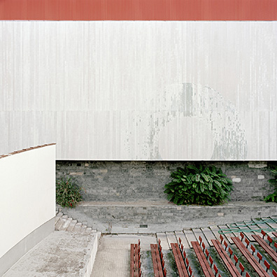Hertha Hurnaus: 2014 (Slovakische Nationalgalerie, Bratislava/SK, Arch. V. Dedeček)
Pigmentprint auf FineArt Papier, kaschiert auf Alu-Dibond, gerahmt
60 x 60 cm
Ed. 5 + 2 AP. Hertha Hurnaus