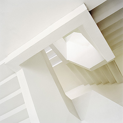 Hertha Hurnaus: 2014 (Slovakische Nationalgalerie, Bratislava/SK, Arch. V. Dedeček)
Pigmentprint auf FineArt Papier, kaschiert auf Alu-Dibond, gerahmt
60 x 60 cm
Ed. 5 + 2 AP. Hertha Hurnaus