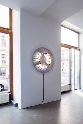 Brigitte Kowanz: . 