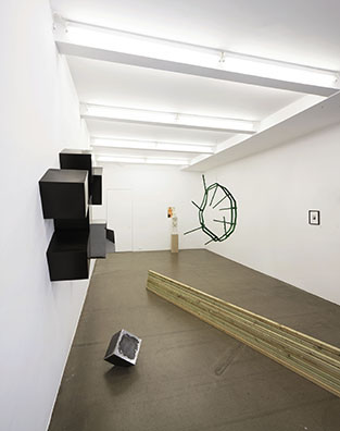 NOTES ON SCULPTURE, curated by Friederike Nymphius: . 