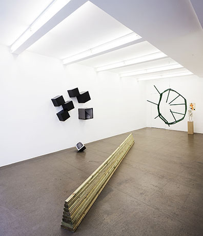 NOTES ON SCULPTURE, curated by Friederike Nymphius: . 