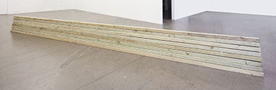 NOTES ON SCULPTURE, curated by Friederike Nymphius: 2005
Holz, 27 x 480 x 22 cm
Edition 3 + 1 AP
Courtesy Johnen Galerie. 