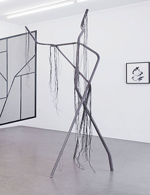 NOTES ON SCULPTURE, curated by Friederike Nymphius: 2011
Metall, Leder, Epoxyfarbe 
237 x 97 x 116 cm
Unikat
Courtesy: the artist. 