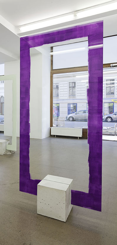 Mirjam  Thomann : Beton, Glas, Ralph Lauren Paint Lifestyle Color Studio Purple. 