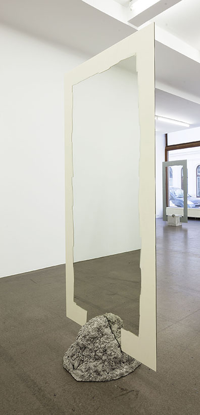 Mirjam  Thomann : Beton, Spiegel, Ralph Lauren Paint Lifestyle Color Studio Cream. 