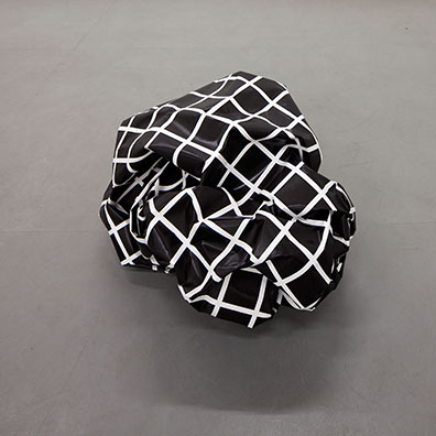 Esther Stocker: Ohne Titel, 2016
Papier bedruckt, verstärkt mit Epoxidharz, 55 x 55 x 40 cm, Unikat
. Rudolf Strobl