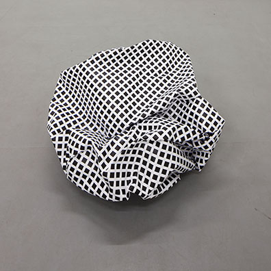 Esther Stocker: Ohne Titel, 2016
Papier bedruckt, verstärkt mit Epoxidharz, 55 x 55 x 40 cm, Unikat. Rudolf Strobl