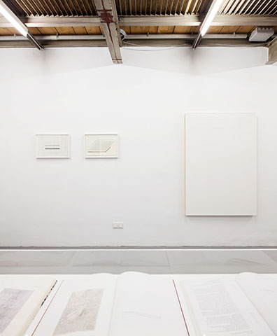  EMAK BAKIA _ curated by_Vienna 2016  "Meine Herkunft habe ich mir selbst ausgedacht": l.:Haleh Redjaian. Courtesy: Galerie Arratia Beer Berlin
r.: Sofie Thorsen. Courtesy: Krobath Wien. Rudolf Strobl