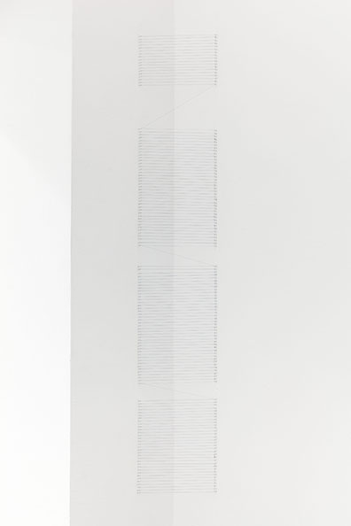 EMAK BAKIA _ curated by_Vienna 2016  "Meine Herkunft habe ich mir selbst ausgedacht": Haleh Redjaian, 175-25, 2016
Rauminstallation, Nägel und Faden auf Wand.
Courtesy: Galerie Arratia Beer Berlin,. Rudolf Strobl
