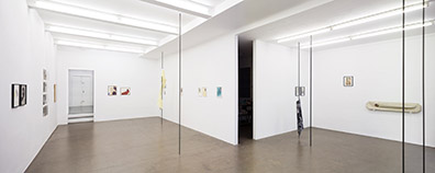 COLLAGE_Jiří Kolář . Jiří Kovanda . Dominik Lang  . Katja Strunz . Sofie Thorsen . Jenni Tischer : 
Ausstellungsansicht / Installation view
Krobath Wien 2018. Jiri Kovanda