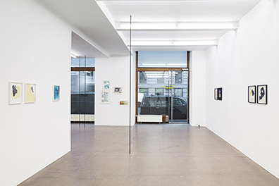 COLLAGE_Jiří Kolář . Jiří Kovanda . Dominik Lang  . Katja Strunz . Sofie Thorsen . Jenni Tischer : Ausstellungsansicht / Installation view
Krobath Wien 2018. Jiri Kovanda