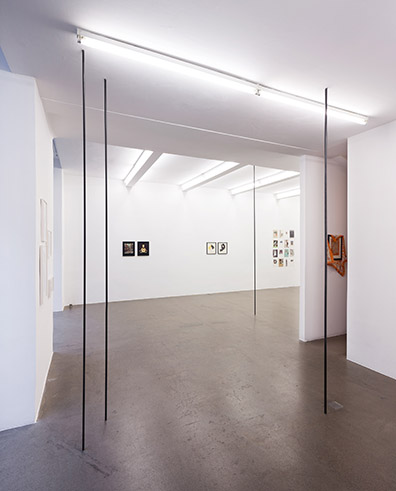 COLLAGE_Jiří Kolář . Jiří Kovanda . Dominik Lang  . Katja Strunz . Sofie Thorsen . Jenni Tischer : 
Ausstellungsansicht / Installation view
Krobath Wien 2018. Jiri Kovanda