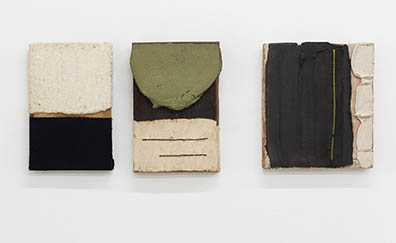 Josef Bauer: Triptychon. Spachtelmasse, Holz, Leinwand / Filler, wood, canvas
25 x 17 x 4 cm, 25 x 17 x 4 cm, 25 x 22 x 4 cm Unikat/Unique. Josef Bauer