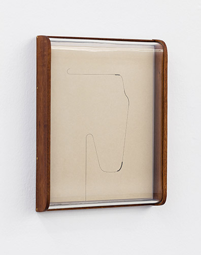 Sebastian Koch: 
Tusche auf Papier, gewölbtes Glas/
Ink on paper, wood, bent glass
34 x 24 x 5 cm
Unikat / Unique. Tobias Pilz