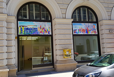 Anna Meyer: 
Outdoor space

l.:Line of Fire, 2018 Acryll auf Leinwand / 
Acrylic on canvas. 93 x 245 cm. Unikat / Unique.

r.: Gemeinsam Gegeneinander, 2018 Acryll auf Leinwand /
Acrylic on canvas. 94 x 245 cm. Unikat / Unique. Anna Meyer