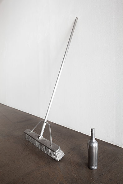 MILIEU _ curated by Mirjam Thomann & Jenni Tischer: ´Broom and Rum´, 2009 Cast aluminum
165 x 50 x 50 cm
Courtesy the artist and Galerie Nagel/Draxler, Berlin/Cologne. n.b.k./Jens Ziehe, 2014