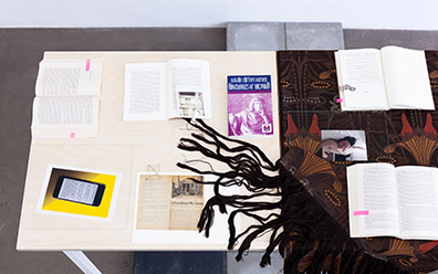 MILIEU _ curated by Mirjam Thomann & Jenni Tischer: 
´I re-read you, always for another  first time´, 2018 
(Detailansicht). n.b.k./Jens Ziehe, 2014