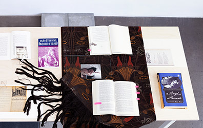 MILIEU _ curated by Mirjam Thomann & Jenni Tischer: 
´I re-read you, always for another  first time´, 2018 
(Detailansicht). n.b.k./Jens Ziehe, 2014