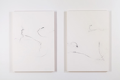 Sofie Thorsen: Pigment und Kaseinfarbe auf Holz / pigment and casein paint on wood
145 x 100 cm. Unikat/unique.

r.:Untitled (Trace), 2019
Pigment und Kaseinfarbe auf Holz / pigment and casein paint on wood
145 x 100 cm. Unikat/unique.. Sofie Thorsen.