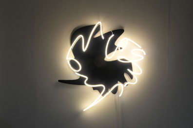Brigitte Kowanz: 2010
Neon, Holz, Lack, 137 x 137 x 12 cm. 