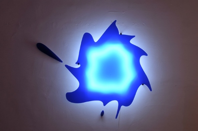 Brigitte Kowanz: 2010
LED-Licht, Acrylglas, 121 x 144 x 11 cm. 