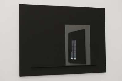Florian Pumhösl: 2011, Unikat, 120 x 90 cm
Mehrteiliges Relief bestehend aus MDF-Trägerplatte,
mit schwarzem Buchbinderleinen kaschiert und
Montage aus 2 mm Floatglas rectangles (6-teilig). 