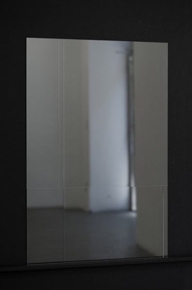 Florian Pumhösl: 2011, Unikat, 120 x 90 cm
Mehrteiliges Relief bestehend aus MDF-Trägerplatte,
mit schwarzem Buchbinderleinen kaschiert und
Montage aus 2 mm Floatglas rectangles (6-teilig). 